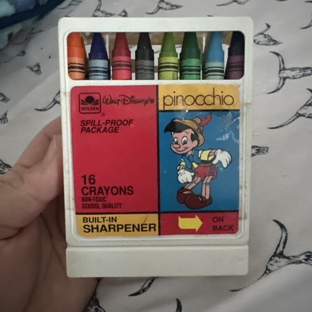 Vintage Walt Disney, Pinocchio, Non Toxic, School Quality16 Crayons w/ Sharpener